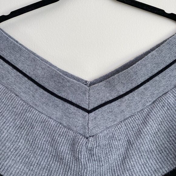 THML Anthropologie Ruffle Detail Off Shoulder Sweater Gray Size Medium Cute - Picture 2 of 8